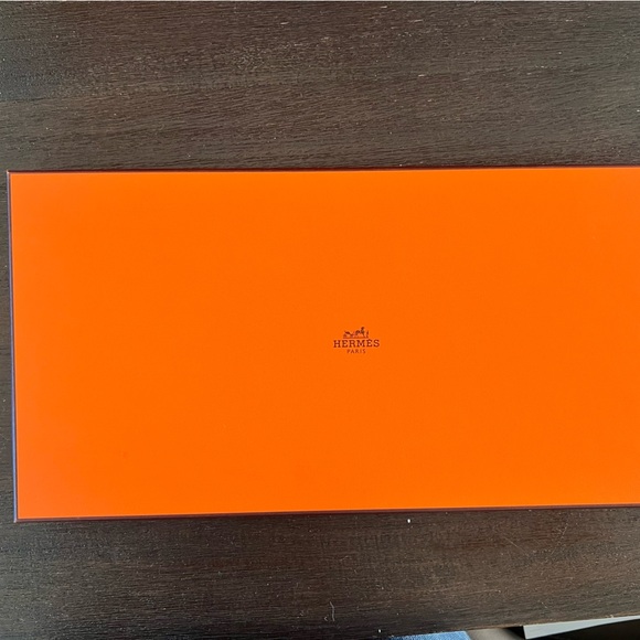 Hermès
gift Boxes with Ribbon & Large Gift Bag – Multiple Sizes - Picture 3 of 13